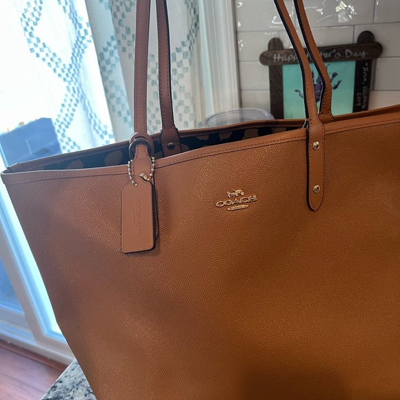 COPY - COPY - Gently Used Reversable Leather Coach Tote! - Picture 5 of 11